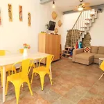 Lovelystay - Yellow Submarine House