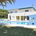 Spacious Villa In Vilamoura With Barbecue
