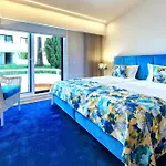 Victory Village 18E