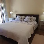 Beautiful 2-Bed Villa In Quinta Do Lago With Pool