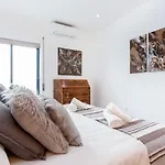 Art-Inspired Modern Apartment