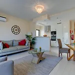 One Bedroom Apartment In Albur Village 1C
