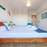 A49 - Rocha Avenue Apartment