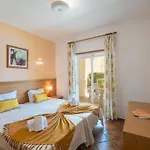 Parra Holidays Q House
