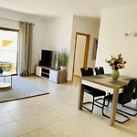 George'S Quinta Das Palmeiras, A 2 Bedroom Apartment In Luxury Complex, Walking Distance To Town