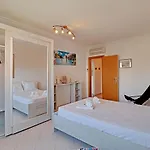 Armacao De Pera Central By Homing