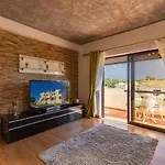 Lovely One Bedroom Apartment In Alvor