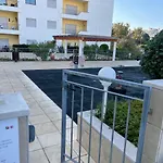 Lucas House 3 - Garden Apartment