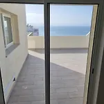 Apartamento Com Grandes Terracos Em Frente A Praia