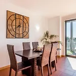 Superbe Appartement Spacieux Avec Terrasse Vue Piscine