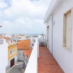 B10 - Top-Floor Bay View
