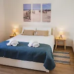 Lovely & Bright Renovated Apt. W/ Balcony In Lagos