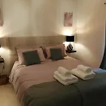 Apartamento De 2 Quartos No Centro De Monte Gordo