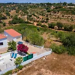 Cozy Algarve Home With Vineyard View Near Beaches