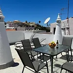 Roof-Top Apartment, Near Carvoeiro Beach!