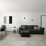 Praia Da Rocha Bliss W/ Balcony - 5Min Walk To The Beach - By Lovelystay