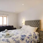 Summer Breeze Apartment, In The Historic Centre Of Lagos