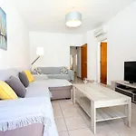 B63 - Corner Street Historic Center Apartment In Lagos