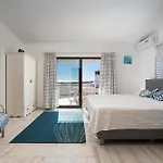 Casa Carob