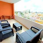 Flamingo View - Pool + Wifi + Ac
