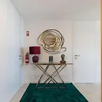 Amazing Central Apartment With Sea-View, Close To Beach With Pool, Sauna, Wifi And Private Parking