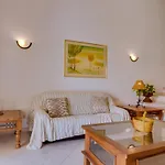 Small Villa 4Pax -Shared Pool @ Homesbyfc