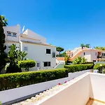 Small Villa 4Pax -Shared Pool @ Homesbyfc