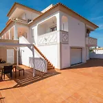Villa Chris By Gabi Miguel