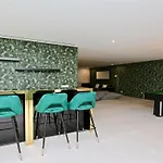 Onesixone-Cleverdetails, Luxury Villa, Sleeps 8 Adults 2 Children, Private Pool And Jacuzzi