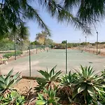 2 Bedroom Flat With Pool And Garden
