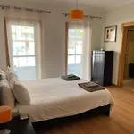 Luxurious 2 Bedroom Marina Village Apartment