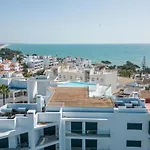 Perfect Place To Escape To With Rooftop Infinity Pool