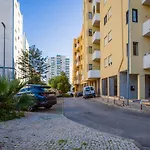 Ocean Breeze 1 Bdr Flat In Portimao By Lovelystay