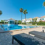 Casa Oceanus - 2Bdr W Pool & Relaxing Balcony - 5 Mins Downtown