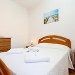 B91 - Bairro Apartment In Lagos