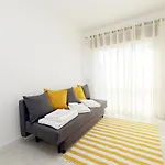 C23 - Parkway Entrance Apartment In Lagos