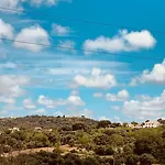 Casa Na Colina : The Cottage And The Long House