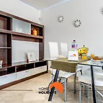 #129 Newtown, Pool, Private Park, High Speed Wifi