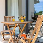 #144 Cavalo Preto C104 By Home Holidays
