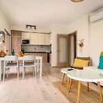 Sunny Brand New 2-Bedroom Apt - 500M From Praia Da Rocha With Ac And Pool!