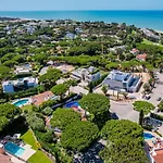 Traditional 3 Bedroom Villa With Great Pool In The Heart Of Vale Do Lobo