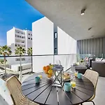 Bright Modern Beachside Apartment With Pool & Seaview
