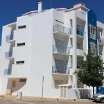 Lovely 4-Bed Apartment In Estombar