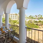 Host Wise - Lively Charming Apartment W Pool
