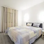 Sunset Sea View 2 Bedroom Apartment Vd