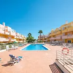Casa Nobre 2Bdr - 4 Mins Walk Train Station - Pool - Patio - Quiet