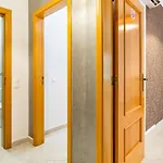 Spacious 2 Bdr Apartment W/ Patio By Lovelystay