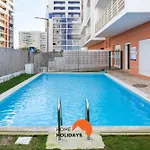 #209 Lumina Flat By Home Holidays