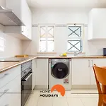#204 Larimar Flat By Home Holidays