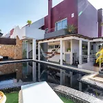 Host Wise - Luxurious House With Private Salt Pool